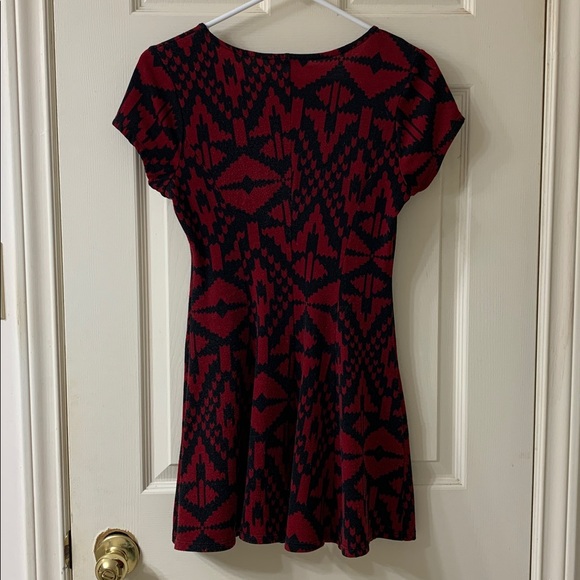 🌷3 for$25🌷Forever 21, US S, Red & Black Tribal Print Fit & Flare Dress - Picture 2 of 6